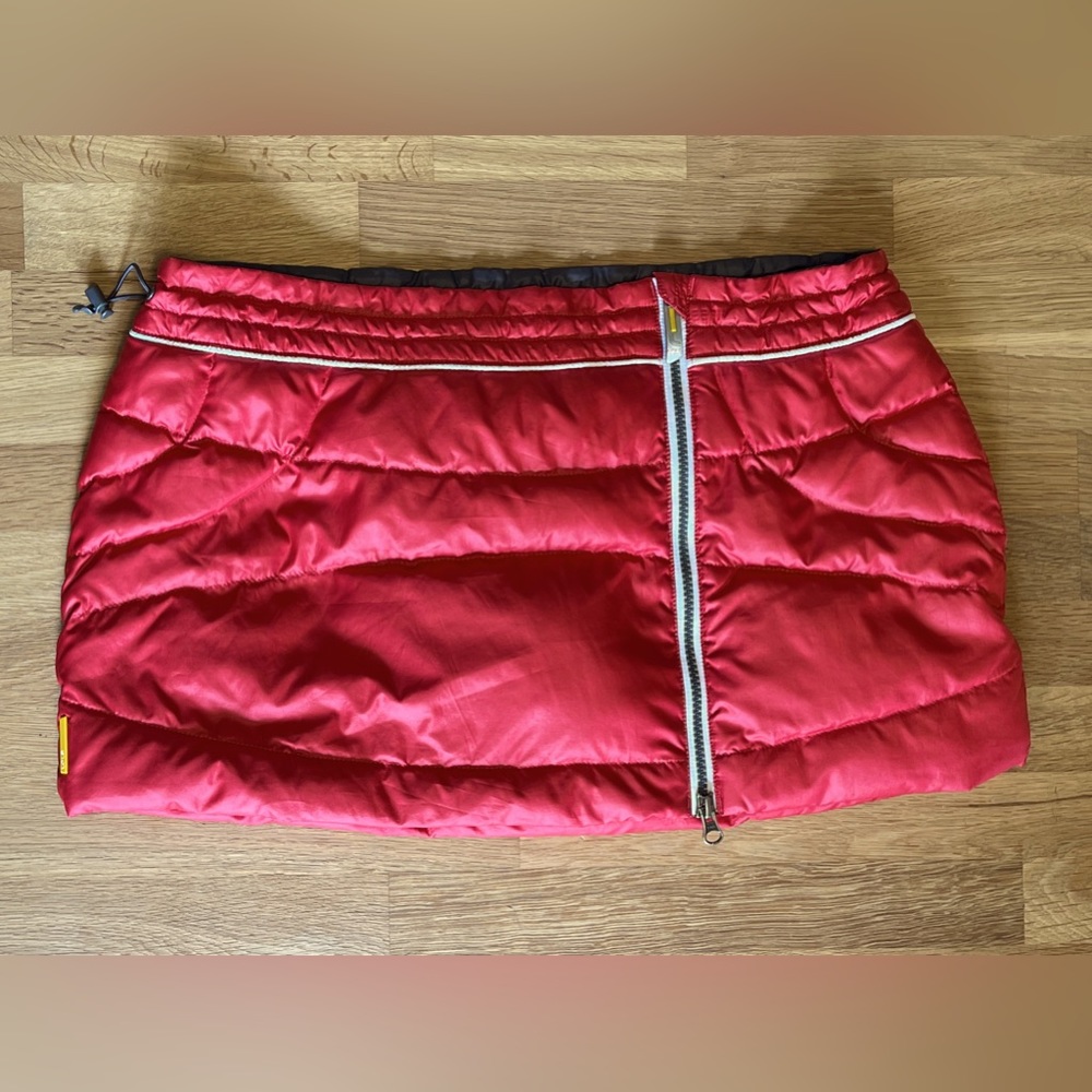 L | Lolë: Cover & Go Skirt | EUC | down-filled, puffer mini skirt | Red